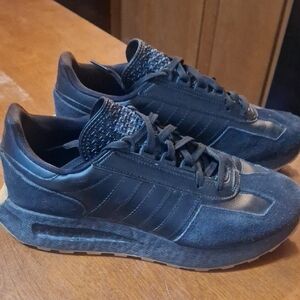 Adidas Men's Dark Gray Sneakers